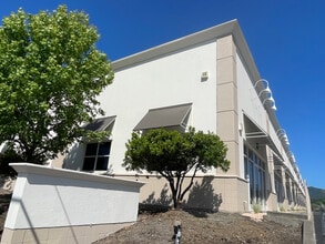110 Sandholm Ln, Cloverdale, CA for lease Building Photo- Image 1 of 2