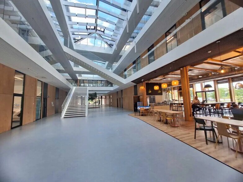 Office in Pessac for lease - Interior Photo - Image 3 of 20