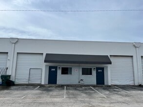 1900-2261 NW 29th St, Oakland Park, FL for lease Building Photo- Image 1 of 1