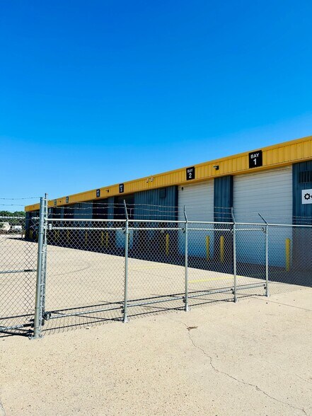 5245 E 69th Ave, Commerce City, CO à vendre - Photo du bâtiment - Image 2 de 21