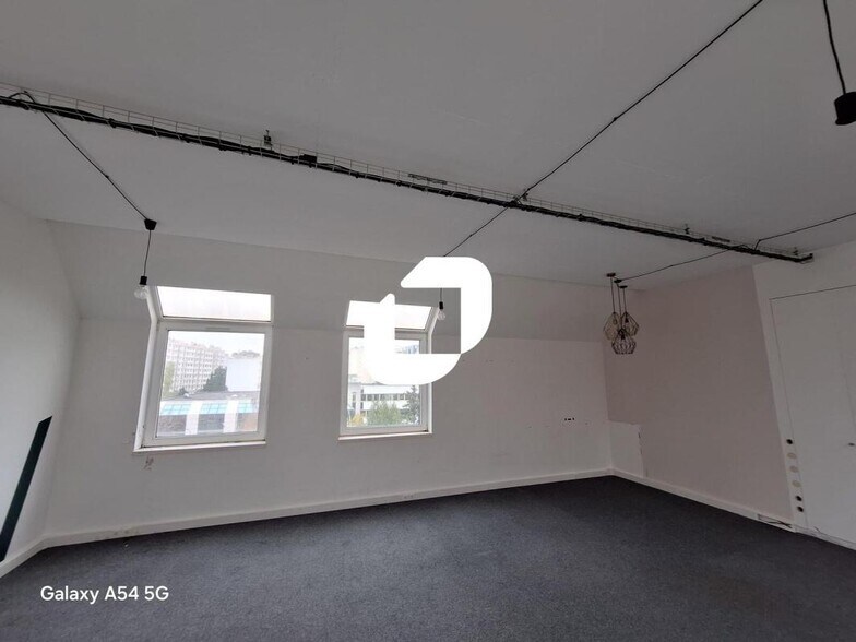 Office in Boulogne-Billancourt for lease - Building Photo - Image 2 of 6