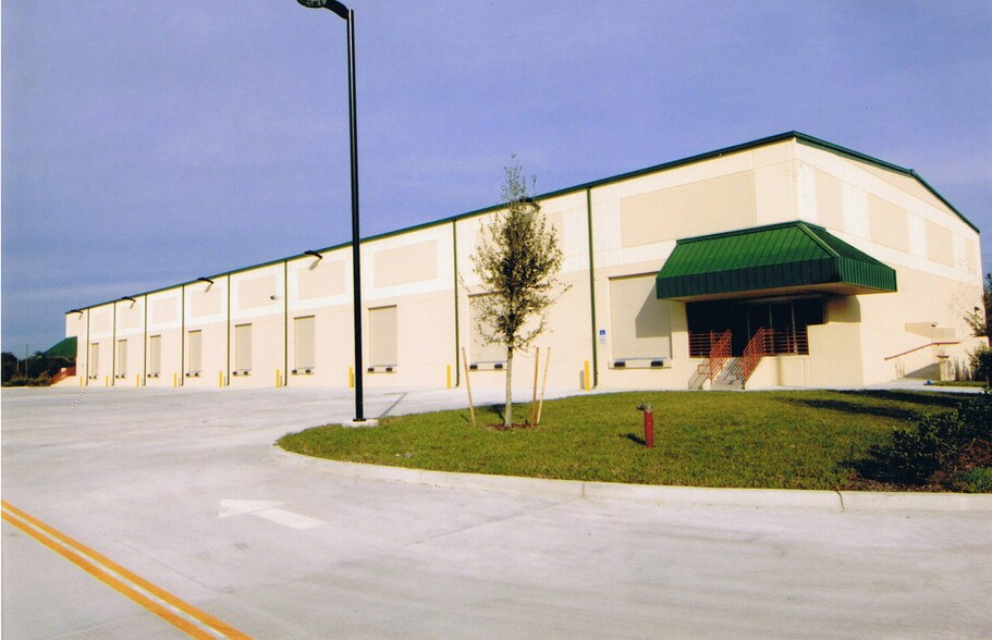 567 Ocoee Business Pky, Ocoee, FL à louer - Photo du bâtiment - Image 3 de 6