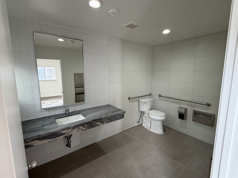 2550 Wyandotte St, Mountain View, CA à louer - Photo du bâtiment - Image 2 de 7