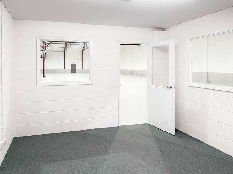 Unit 2, Royston à vendre - Photo du bâtiment - Image 3 de 9