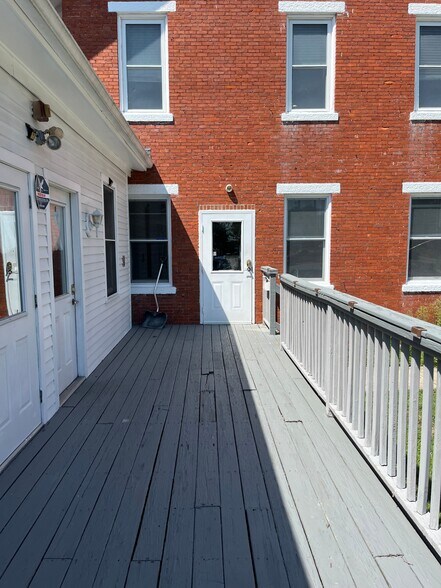 1390 Mendon Rd, Cumberland, RI à louer - Photo du bâtiment - Image 2 de 2