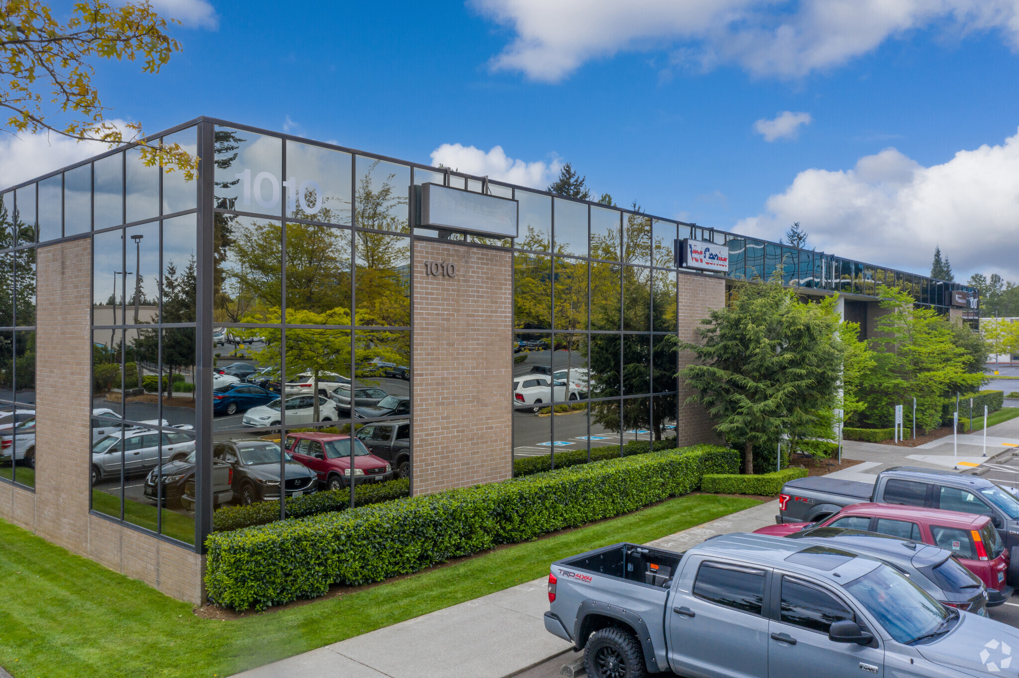 1010 SE Everett Mall Way, Everett, WA for sale Building Photo- Image 1 of 1