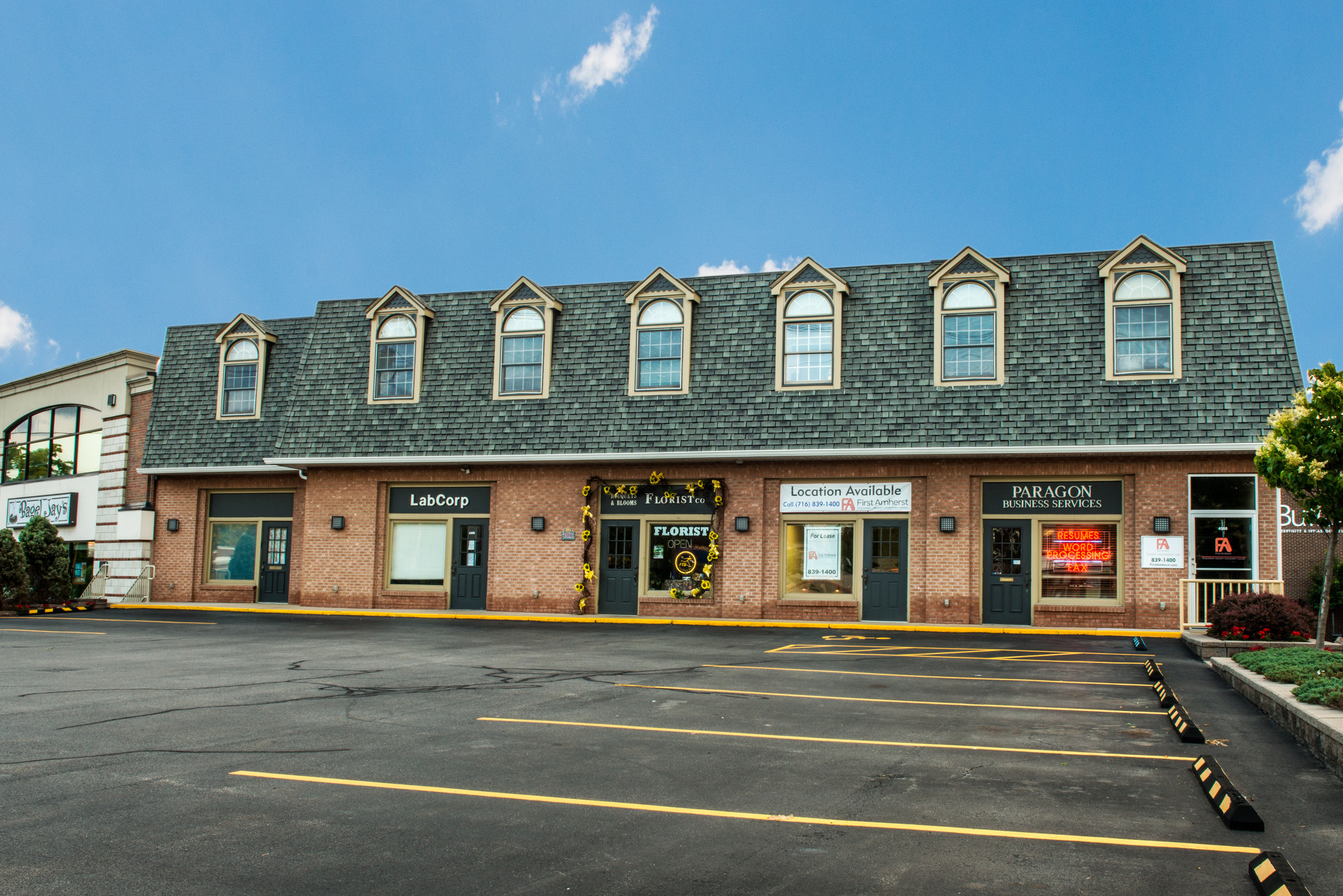 4500-4504 Main St, Amherst, NY à vendre Photo du bâtiment- Image 1 de 1