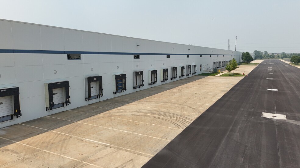 1010 Taylor Rd, Romeoville, IL à louer - Photo du bâtiment - Image 3 de 6