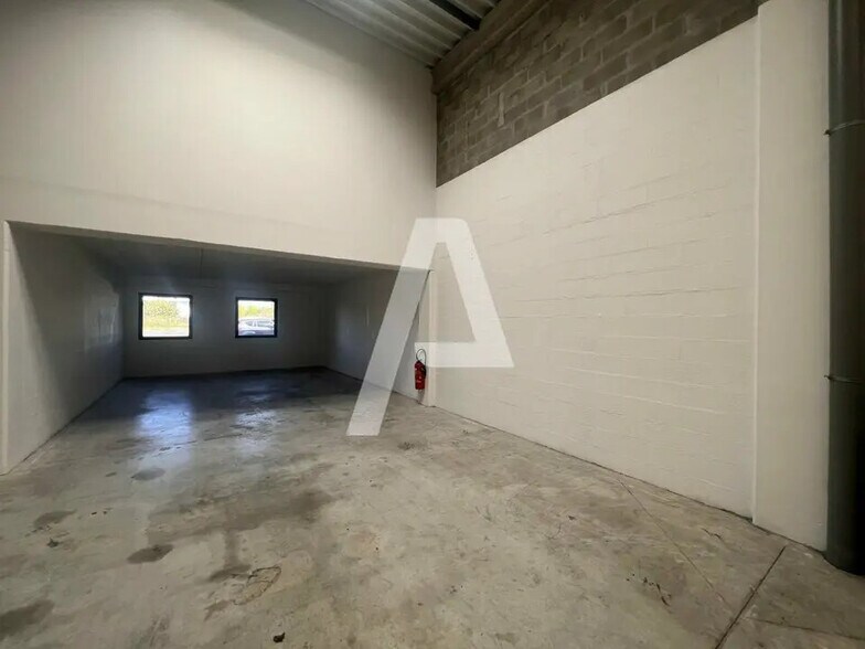 Office in Moissy-Cramayel for lease - Interior Photo - Image 2 of 5