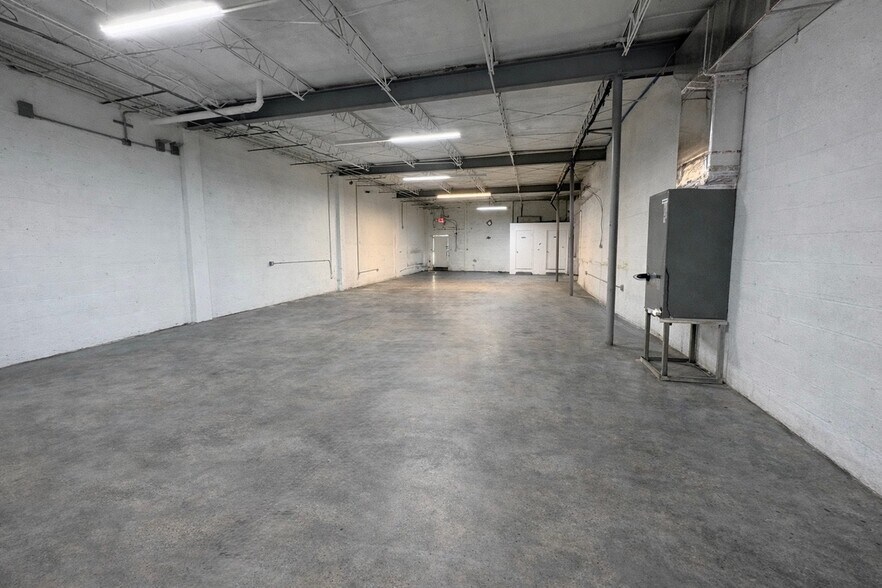 850 NW 71st St, Miami, FL à louer - Photo du bâtiment - Image 3 de 4