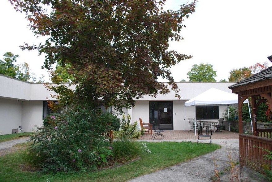 46 Maple St, Kent, CT à vendre - Photo du bâtiment - Image 3 de 9