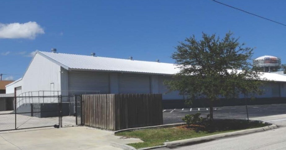 520 Saint Johns St, Cocoa, FL à louer - Photo du bâtiment - Image 2 de 2