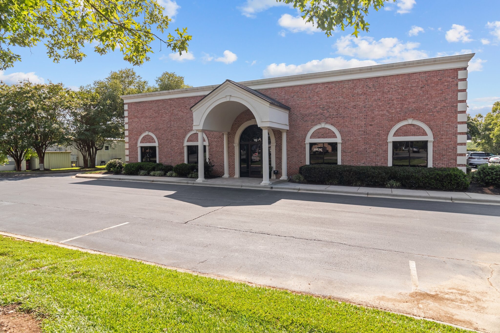 147 Cedar Pointe Dr, Mooresville, NC for lease Primary Photo- Image 1 of 60