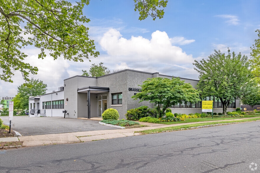 58 E Willow St, Millburn, NJ à vendre - Photo du bâtiment - Image 1 de 20