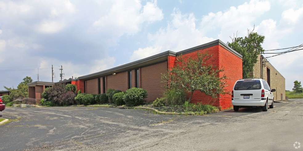4495 Cranwood Pky, Warrensville Heights, OH for lease - Primary Photo - Image 1 of 15