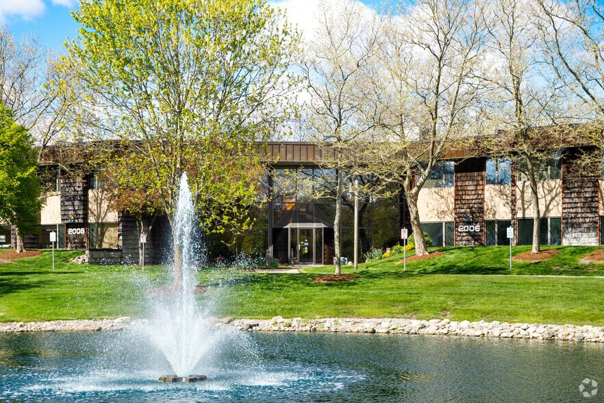 2008 Hogback Rd, Ann Arbor, MI à louer - Photo du bâtiment - Image 3 de 30