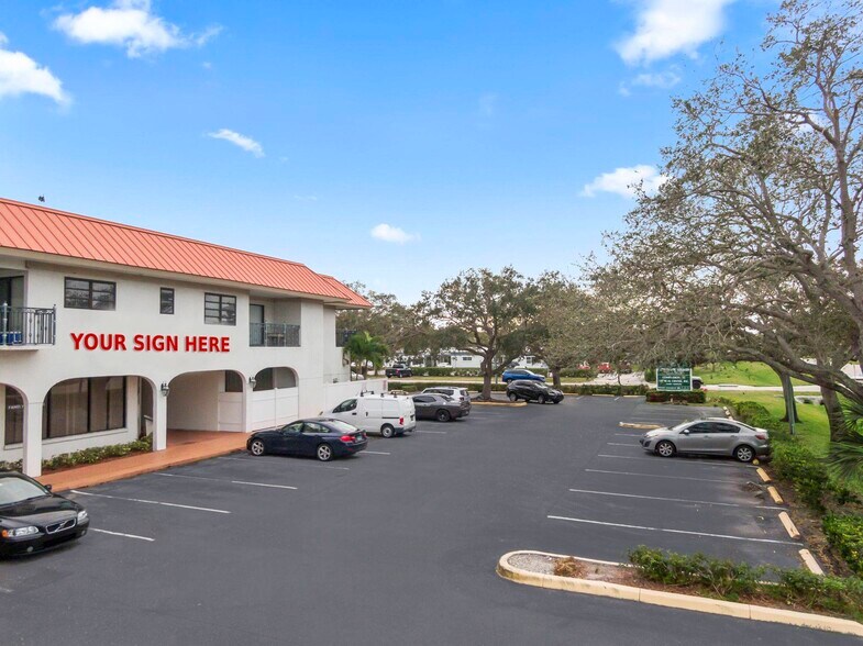 1485 37th St, Vero Beach, FL à louer - Photo du bâtiment - Image 3 de 13