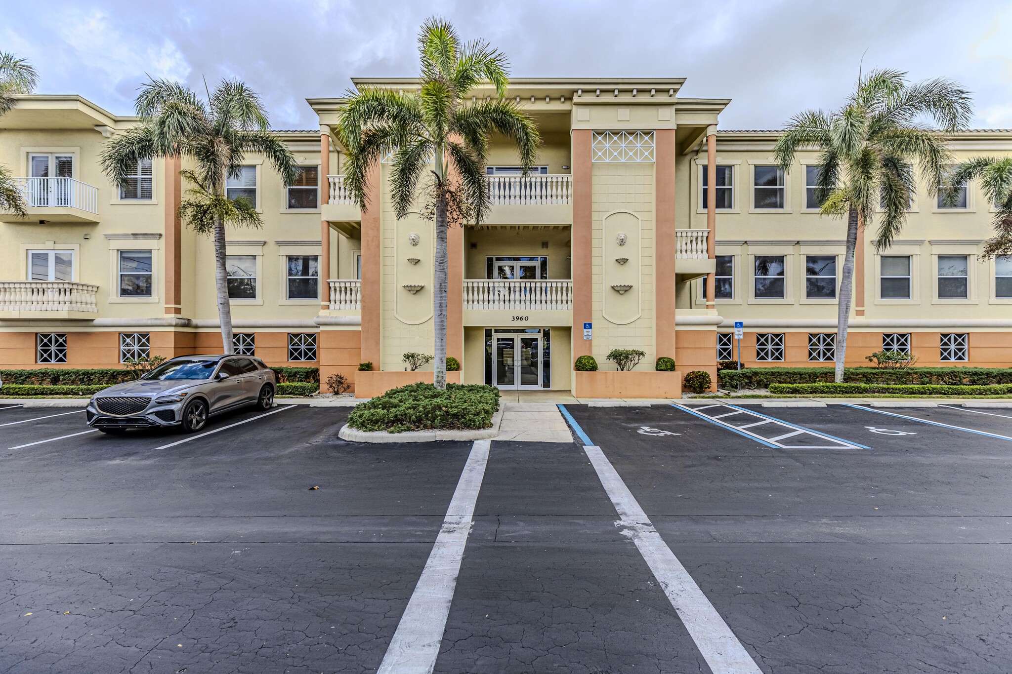 3960 Radio Rd, Naples, FL for lease Building Photo- Image 1 of 24