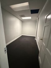 31 W Garden St, Pensacola, FL for lease Interior Photo- Image 2 of 10