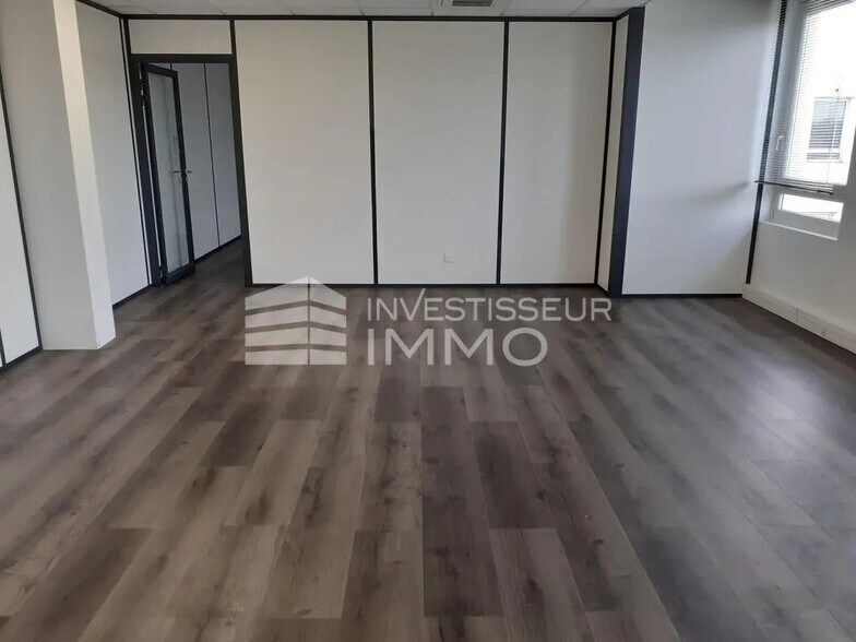 Bureau dans Ris-Orangis à louer - Photo intérieure - Image 2 de 3