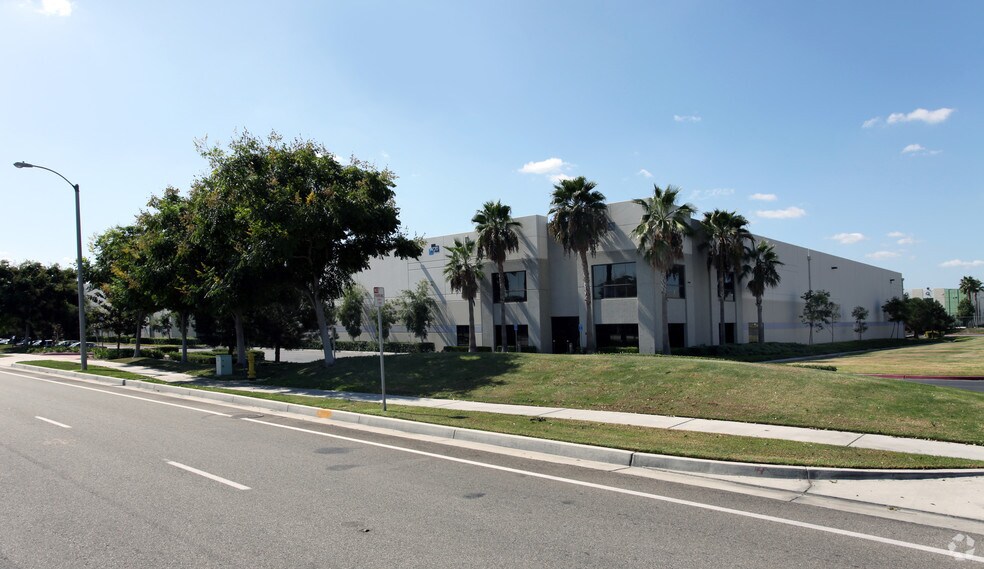 14720-14880 Monte Vista Ave, Chino, CA à louer - Photo du bâtiment - Image 3 de 4