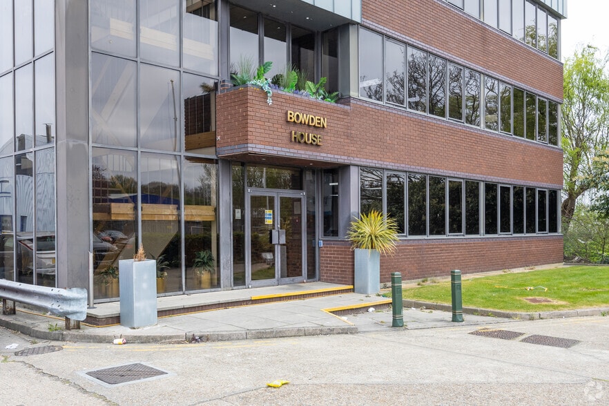 Luckyn Ln, Basildon à louer - Photo du bâtiment - Image 3 de 5