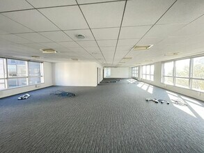 Office in Saint-Denis for lease Interior Photo- Image 2 of 6