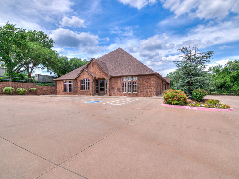 3027 Willowwood Rd, Edmond, OK à vendre - Photo du b timent - Image 2 de 21