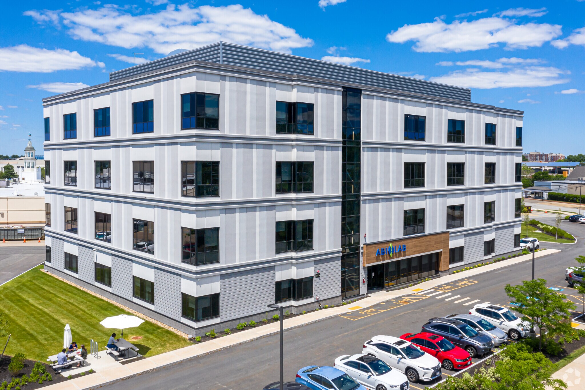 22 Strathmore Rd, Natick, MA à louer Photo du bâtiment- Image 1 de 6