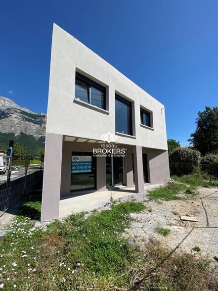 Bureau dans Crolles à louer - Photo du bâtiment - Image 1 de 4