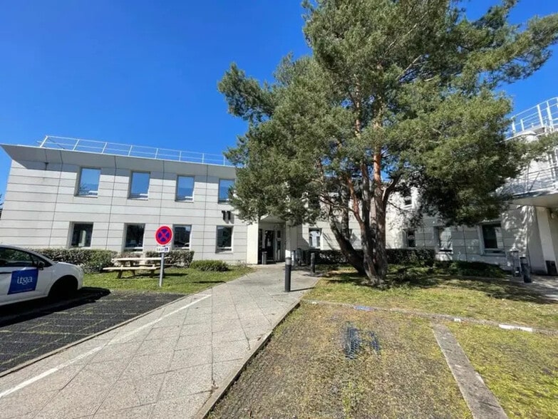 11 Rue Pascal, Bron for lease - Building Photo - Image 2 of 9