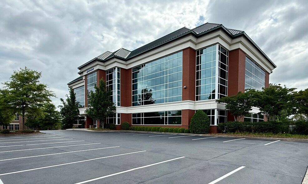 4700 Whitesburg Dr, Huntsville, AL à louer - Photo du bâtiment - Image 3 de 9