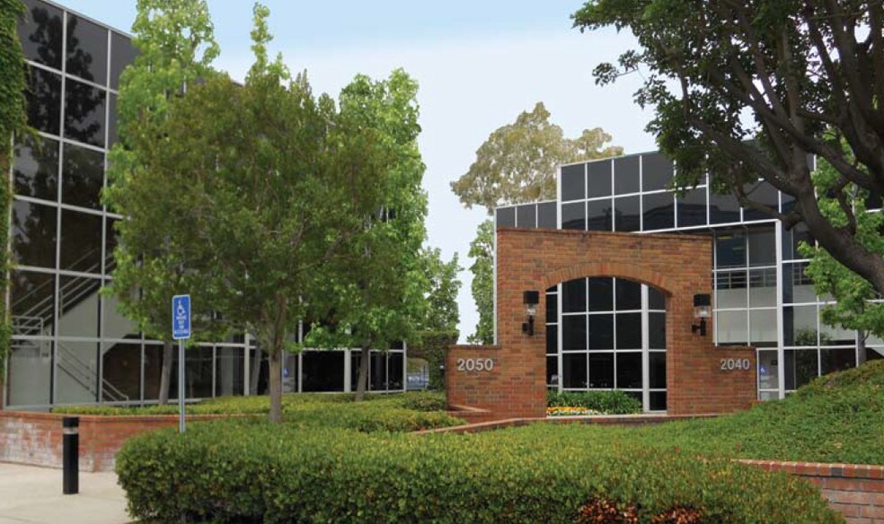 2040 S Santa Cruz St, Anaheim, CA à louer - Photo du bâtiment - Image 2 de 25