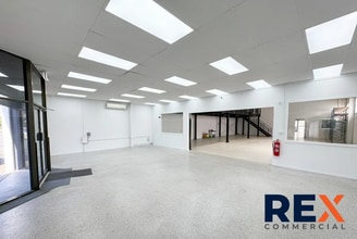 3325 Logan Rd, Slacks Creek for lease Interior Photo- Image 2 of 11