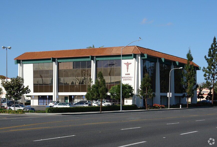 3630-3774 S Bristol St, Santa Ana, CA à louer - Photo du bâtiment - Image 1 de 4