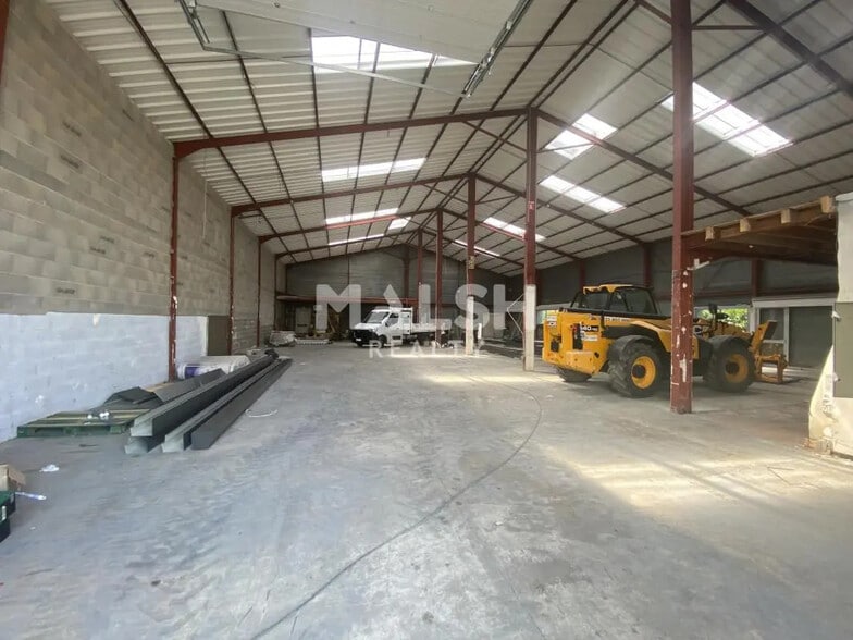 Flex in Villefranche-sur-Saône for lease - Interior Photo - Image 2 of 6