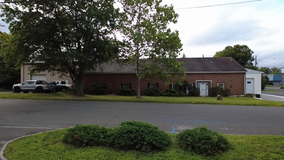 220 Mountain Ave, Middlesex, NJ for sale - Building Photo - Image 2 of 4