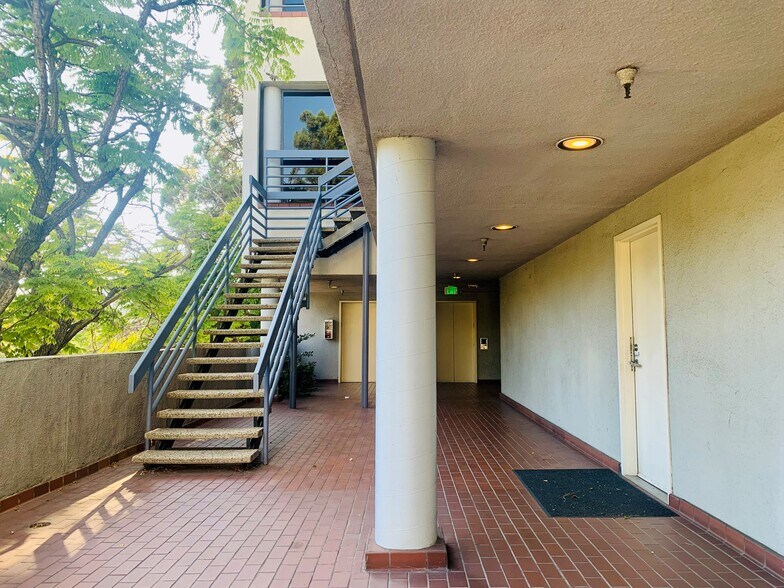 1809 Verdugo Blvd, Glendale, CA à louer - Photo du bâtiment - Image 3 de 6