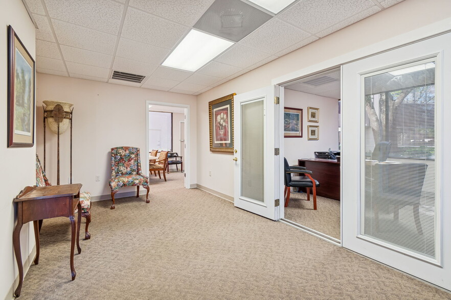 3816 Gunn Hwy, Tampa, FL à vendre - Photo du bâtiment - Image 3 de 21