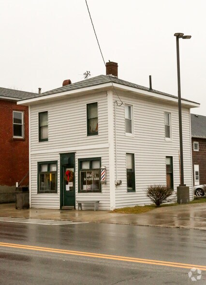 52 S Chestnut St, Jefferson, OH à louer - Photo du bâtiment - Image 3 de 3