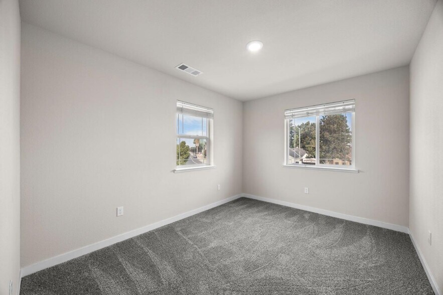 930 W Alameda St, Manteca, CA à vendre - Photo du bâtiment - Image 3 de 22