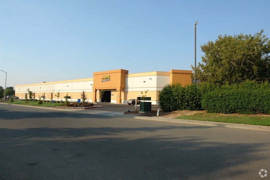 411 Otterson Dr, Chico, CA à louer - Photo du bâtiment - Image 2 de 8