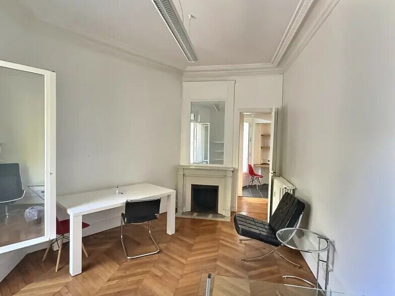 130 Rue De La Pompe, Paris for lease - Interior Photo - Image 3 of 8