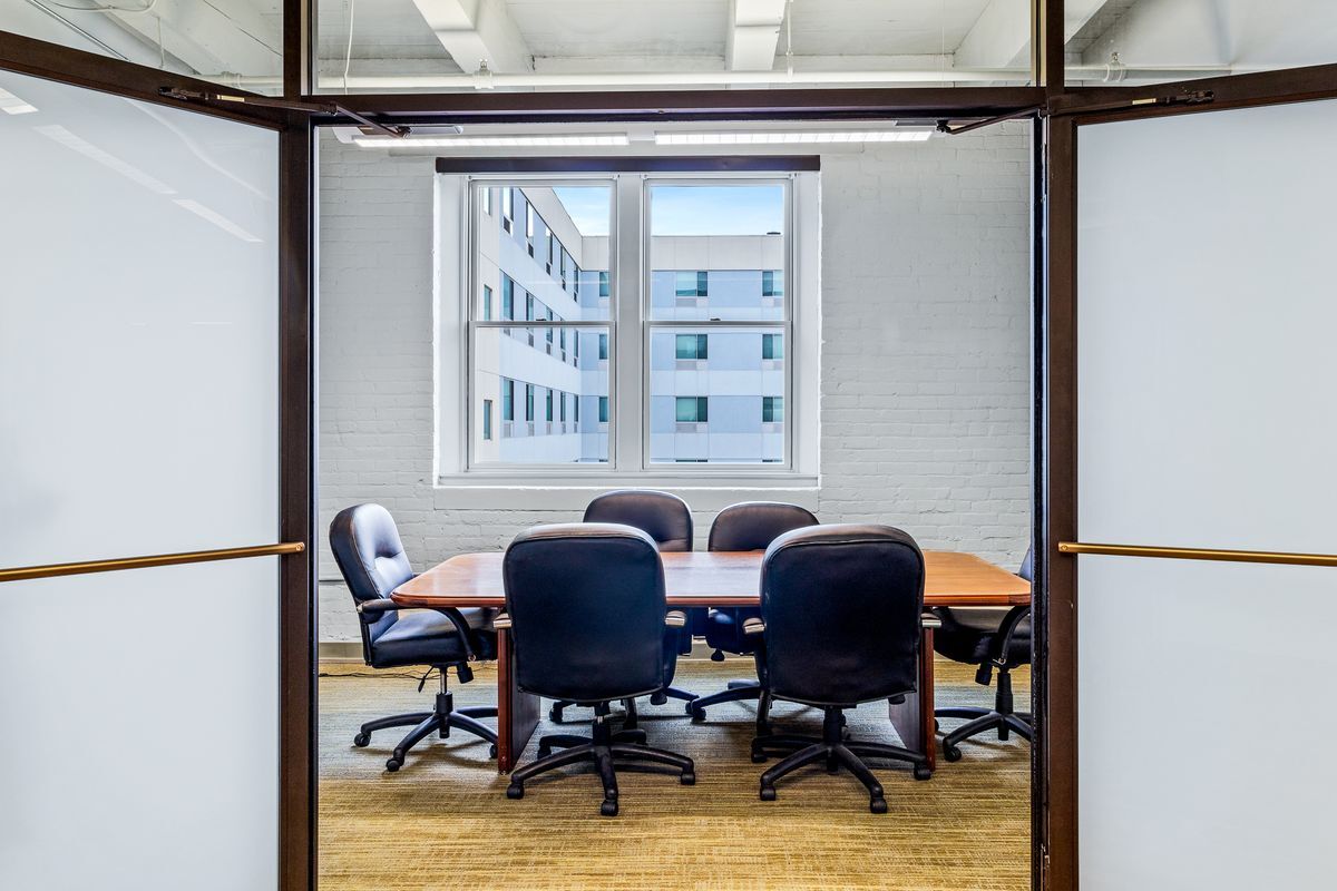 214 S 8th St, Louisville, KY 40202 - Unité n/a -  - Photo intérieure - Image 1 of 18