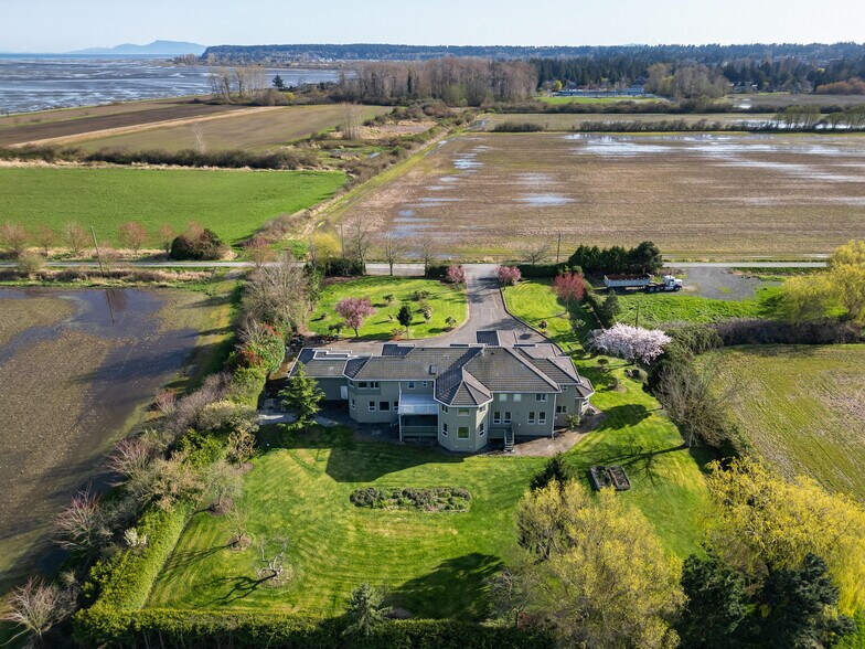 2150 56 St, Delta, BC à vendre - Photo du bâtiment - Image 3 de 15