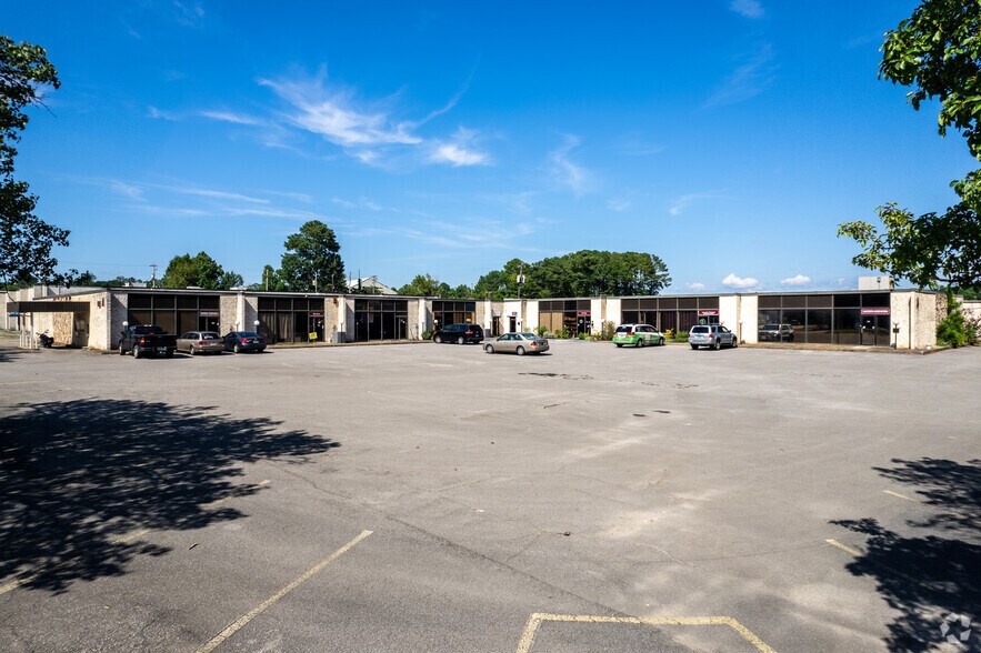 137 Citation Ct, Birmingham, AL à louer - Photo du bâtiment - Image 2 de 14