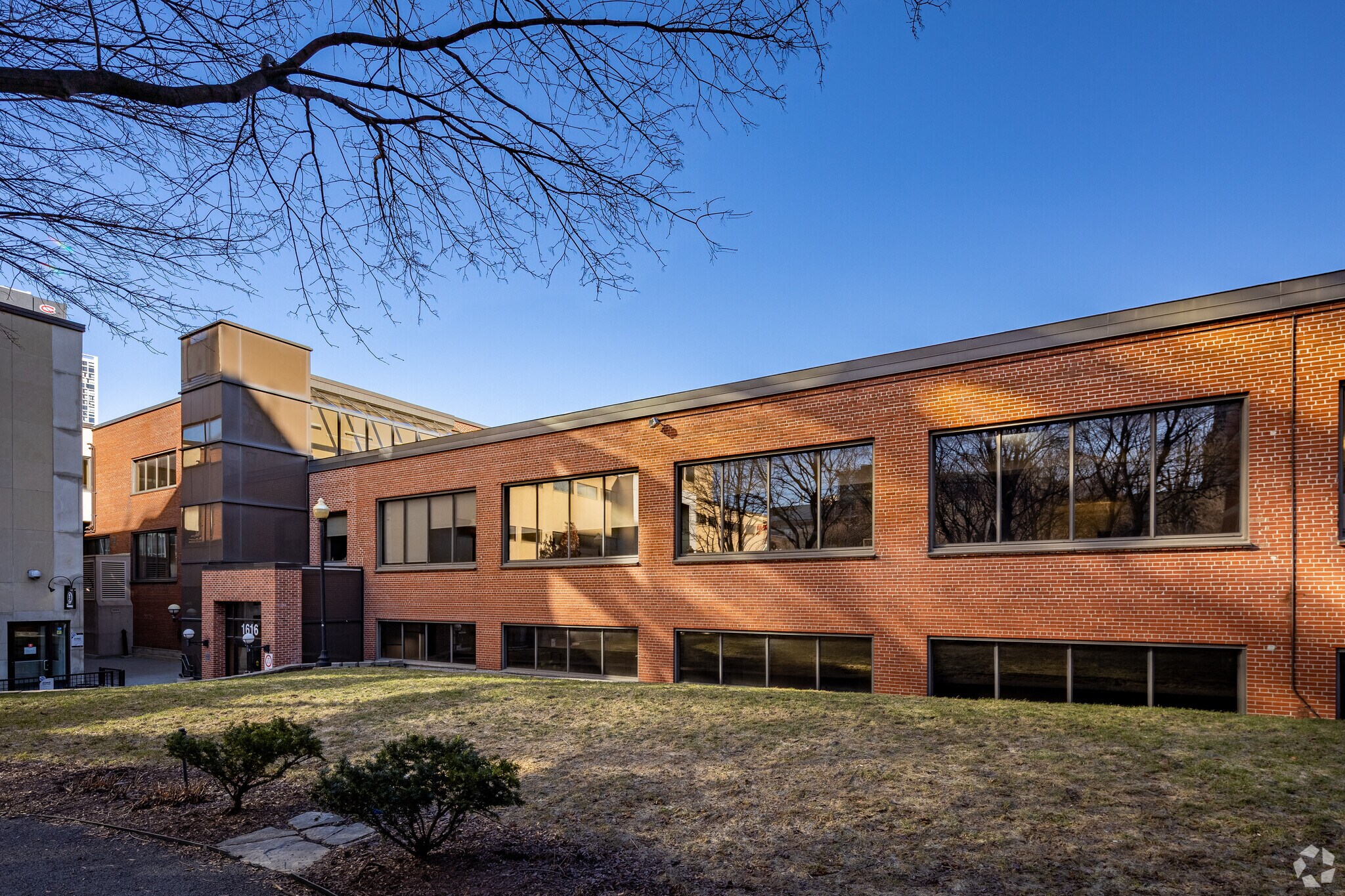 1616 Boul René-Lévesque O, Montréal, QC for lease Building Photo- Image 1 of 3