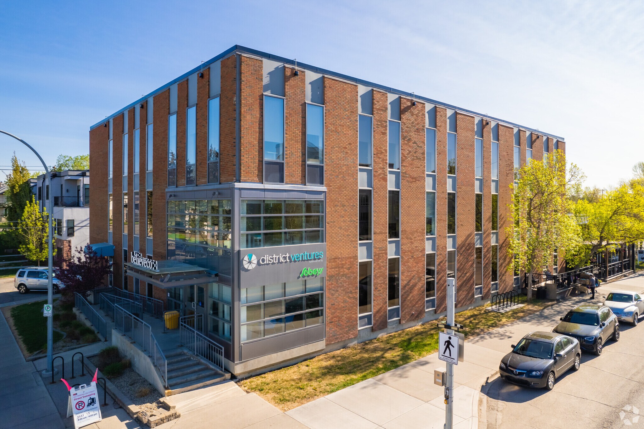 2540 Kensington Rd NW, Calgary, AB à louer Photo du bâtiment- Image 1 de 6