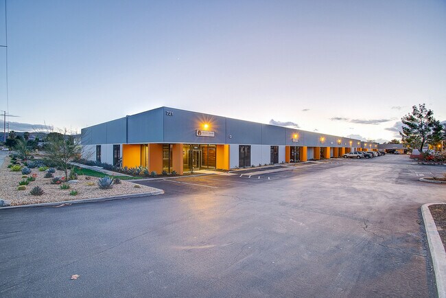 Plus de détails pour 721 Nevada St, Redlands, CA - Local d'activités à louer