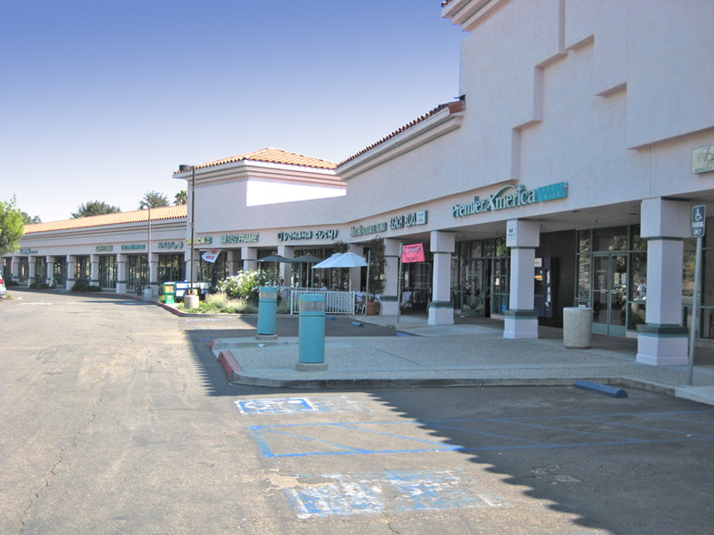 140 W Hillcrest Dr, Thousand Oaks, CA for lease - Building Photo - Image 1 of 2